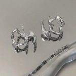 Y2K Irregular Liquid Earrings – Silver Geometric Clip for Trendsetters