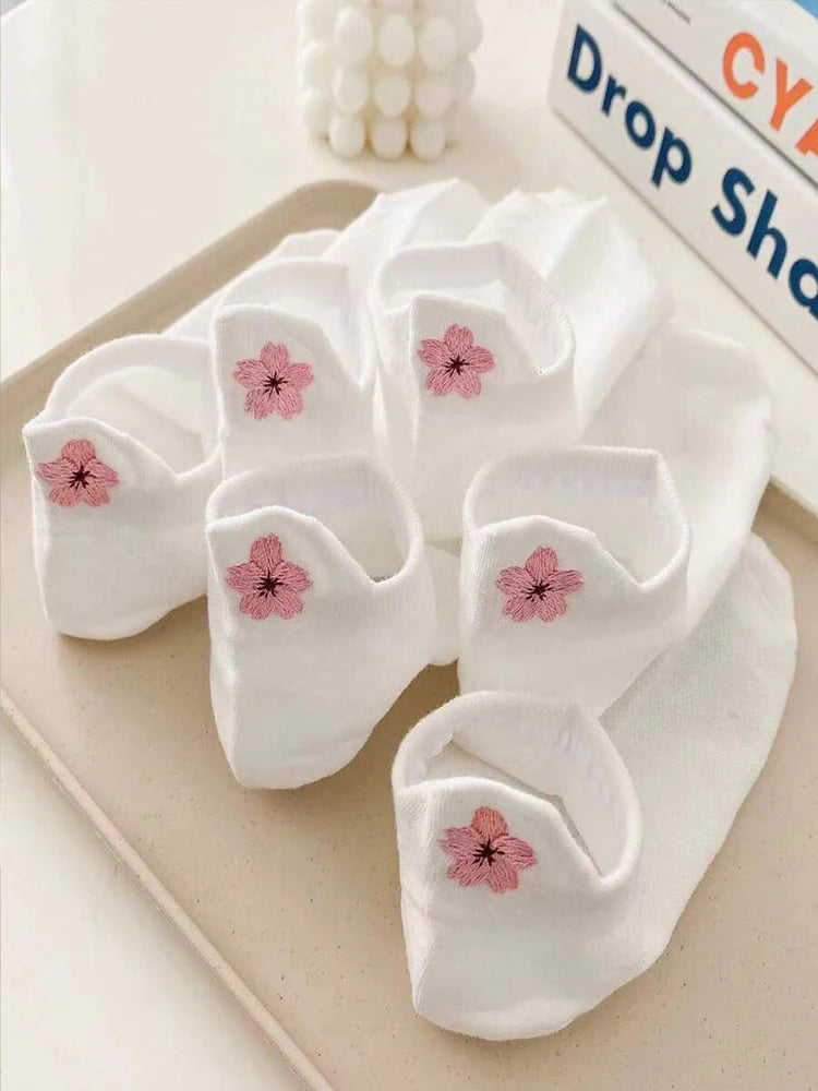 Trendy Cartoon Flower Pattern Short Socks for Women - Image 3