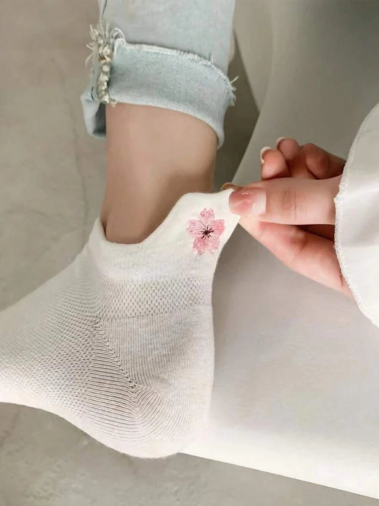 Trendy Cartoon Flower Pattern Short Socks for Women - Image 2